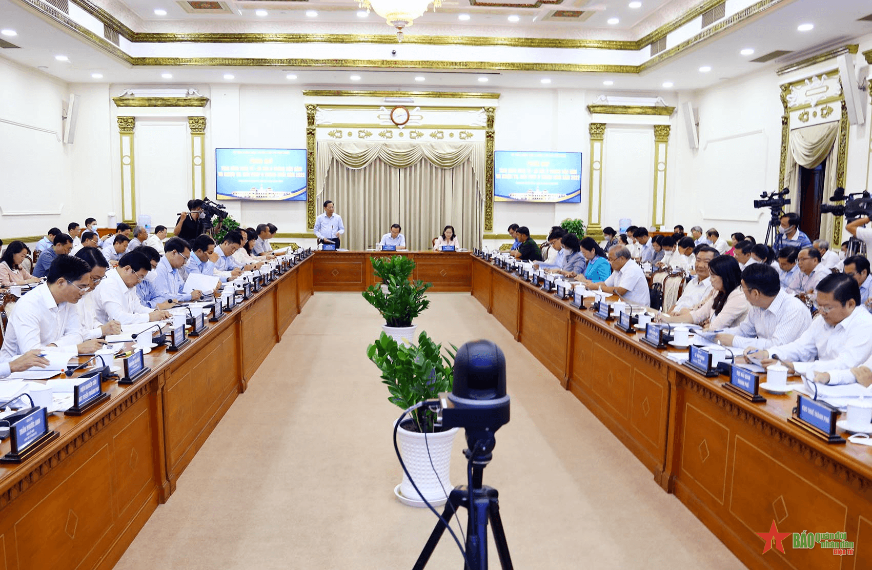 Thành phố Hồ Chí Minh tăng trưởng GRDP 6 tháng đầu năm 2022 đạt 3,82%