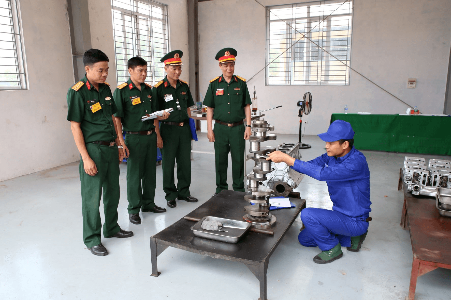 Lái xe, thợ sửa chữa xe quân sự Tổng cục Hậu cần đua tài