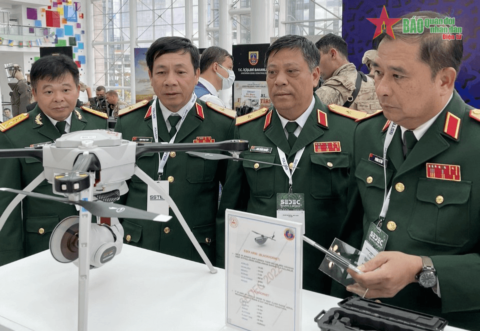 Đoàn Bộ Quốc phòng Việt Nam dự Triển lãm Công nghiệp quốc phòng SEDEC-2022