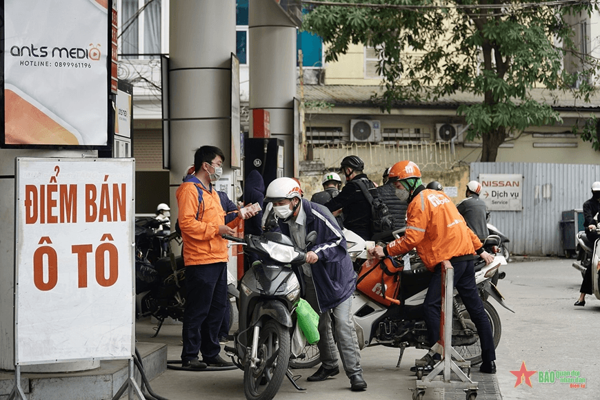 Giá xăng quay đầu giảm hơn 400 đồng/lít sau nhiều ngày tăng nóng