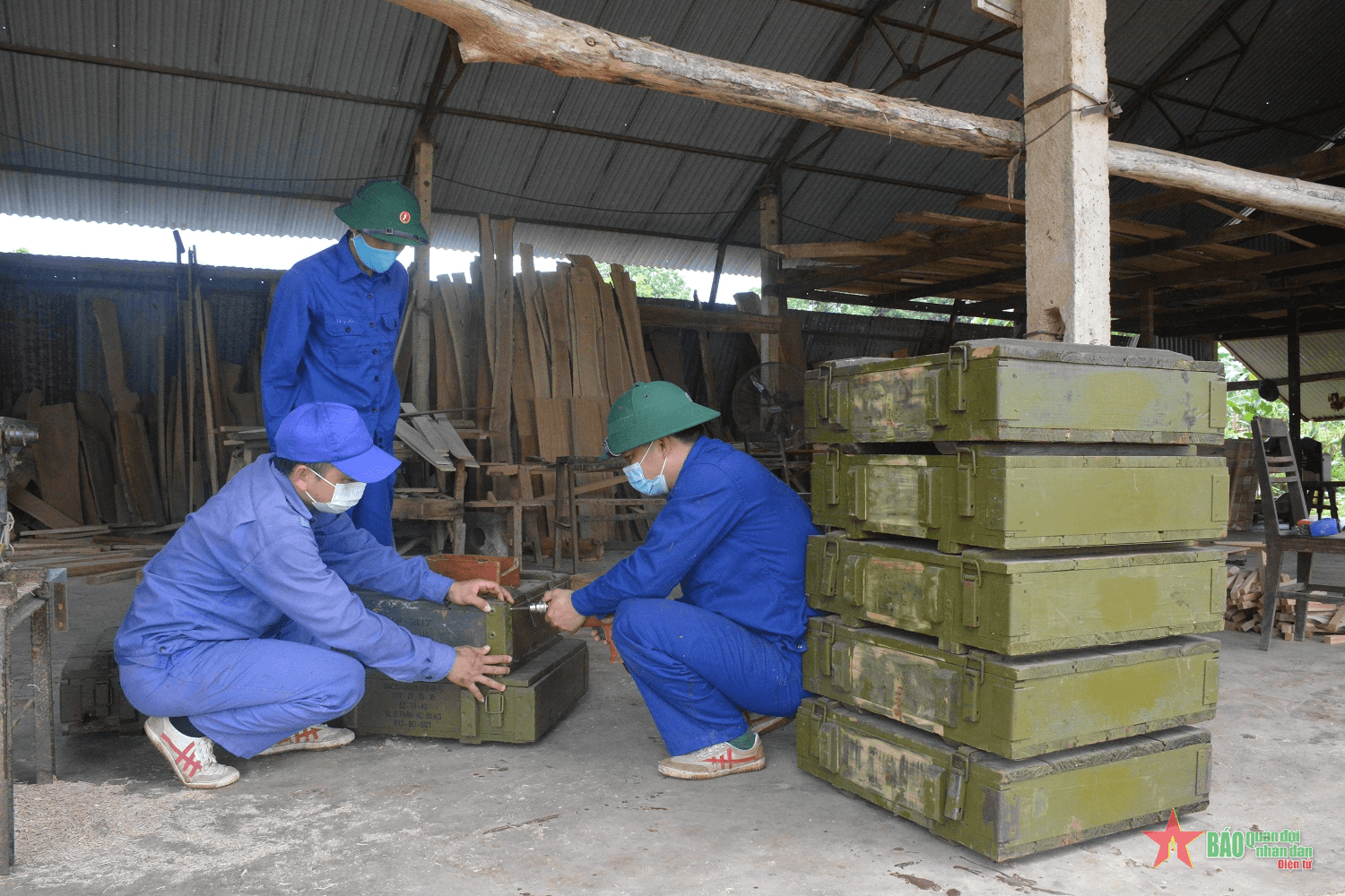 Lính thợ khéo tay ở Kho K812