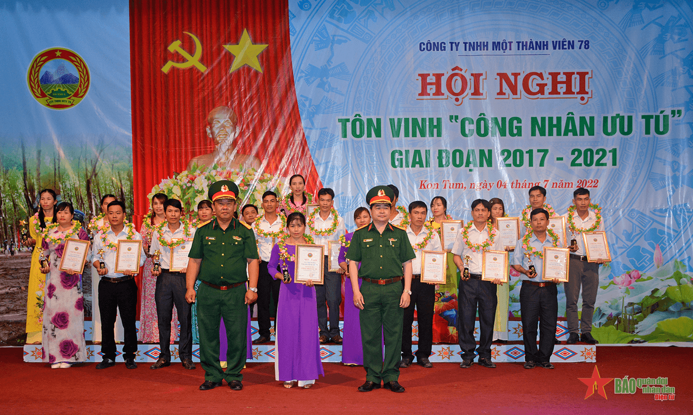 Công ty 78 tôn vinh công nhân ưu tú
