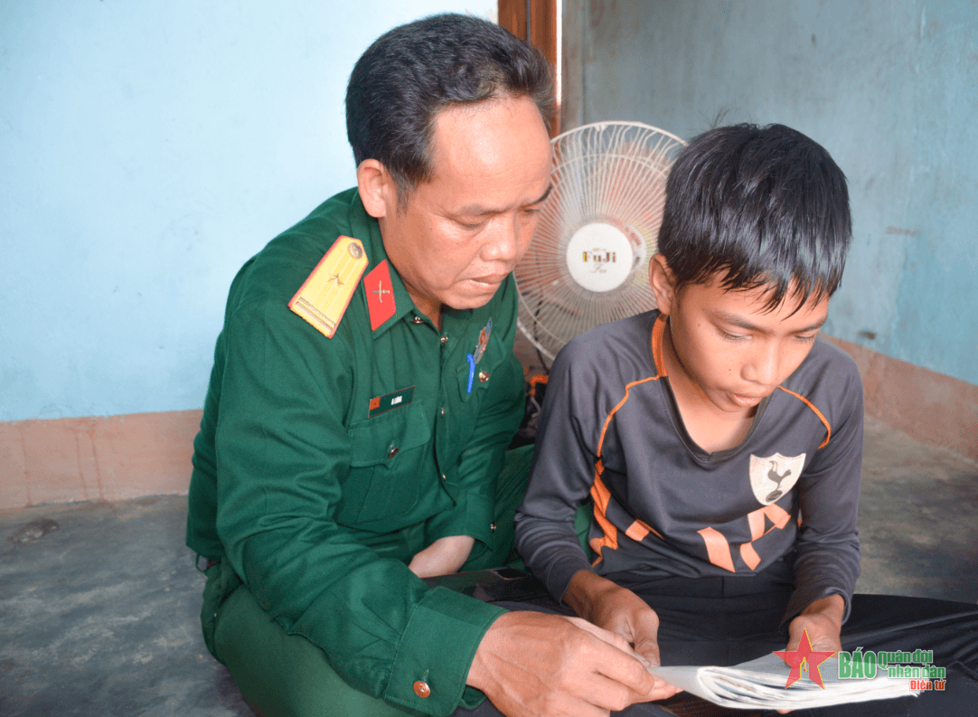 Bám thôn làng, giúp đồng bào dân tộc thiểu số thoát nghèo bền vững