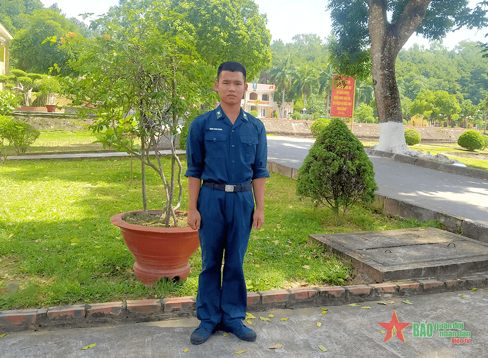 Binh nhì vượt khó, vươn lên