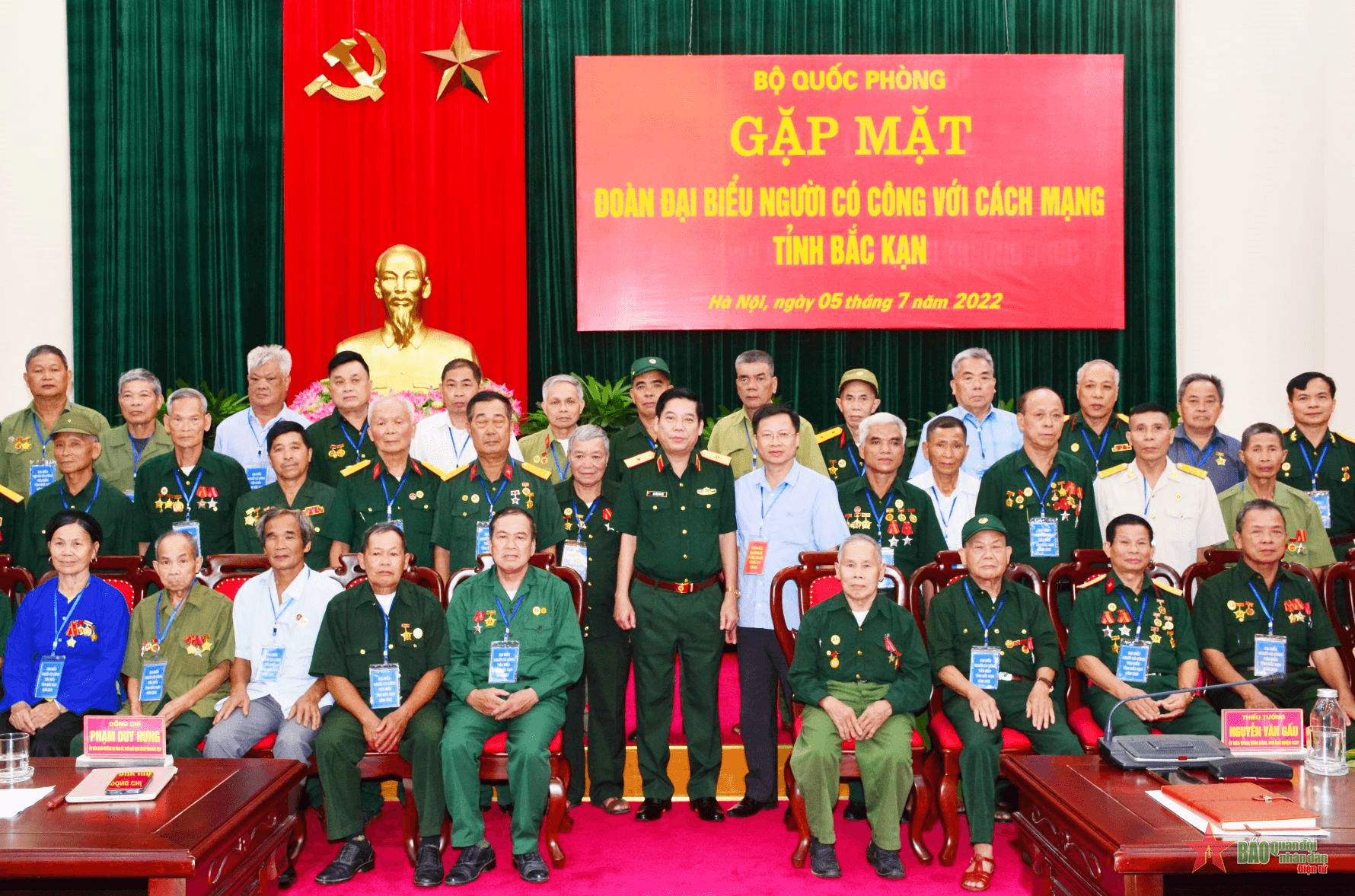 Bộ Quốc phòng gặp mặt đoàn đại biểu người có công với cách mạng tỉnh Bắc Kạn