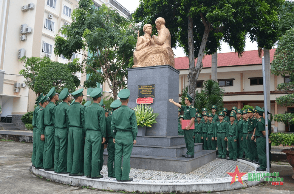 Bộ đội Biên phòng tỉnh Đắk Lắk tổ chức tham quan, học tập truyền thống cho chiến sĩ mới