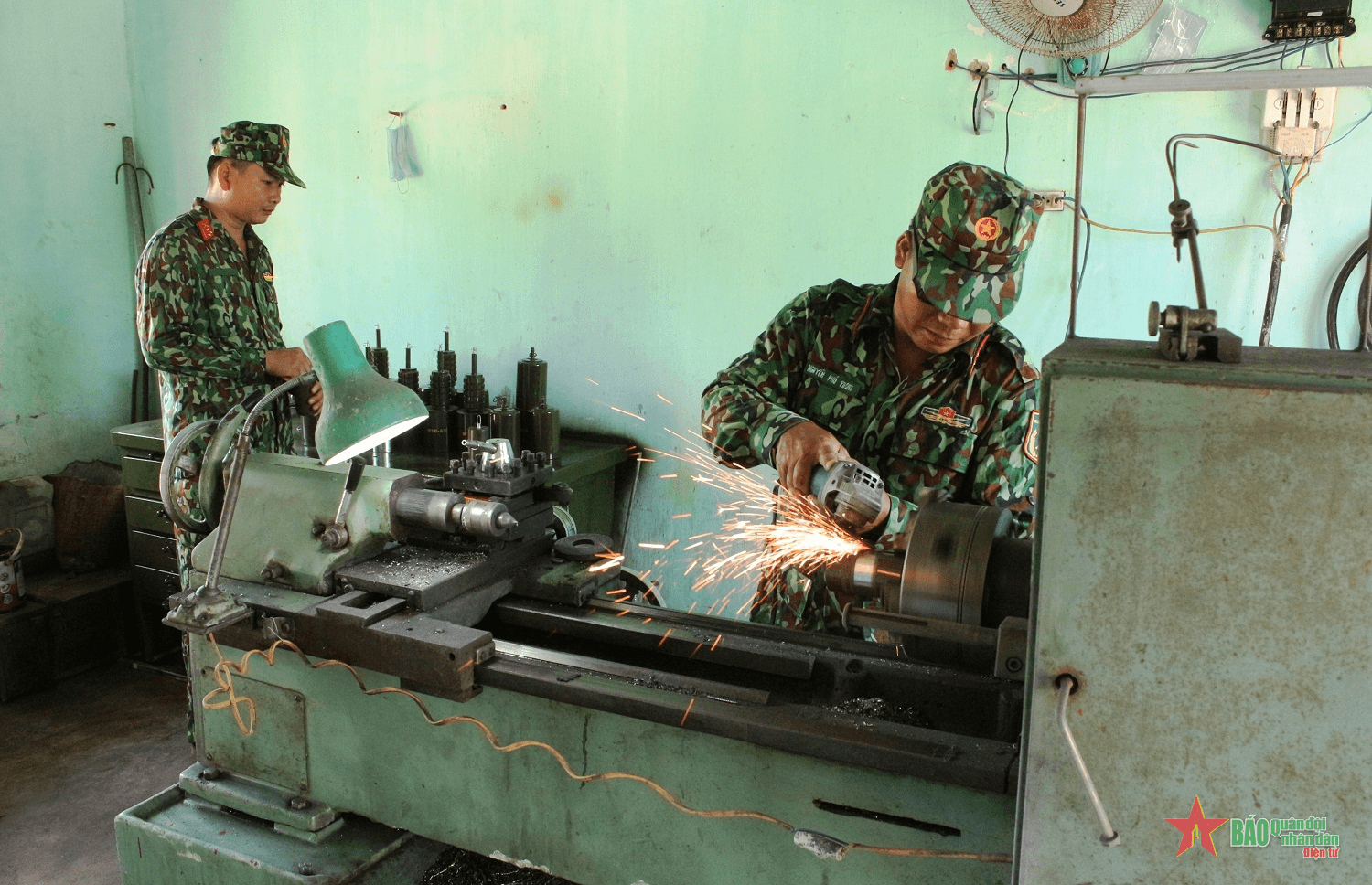 Sáng tạo của Tổ Gia công mô hình học cụ Sư đoàn 307