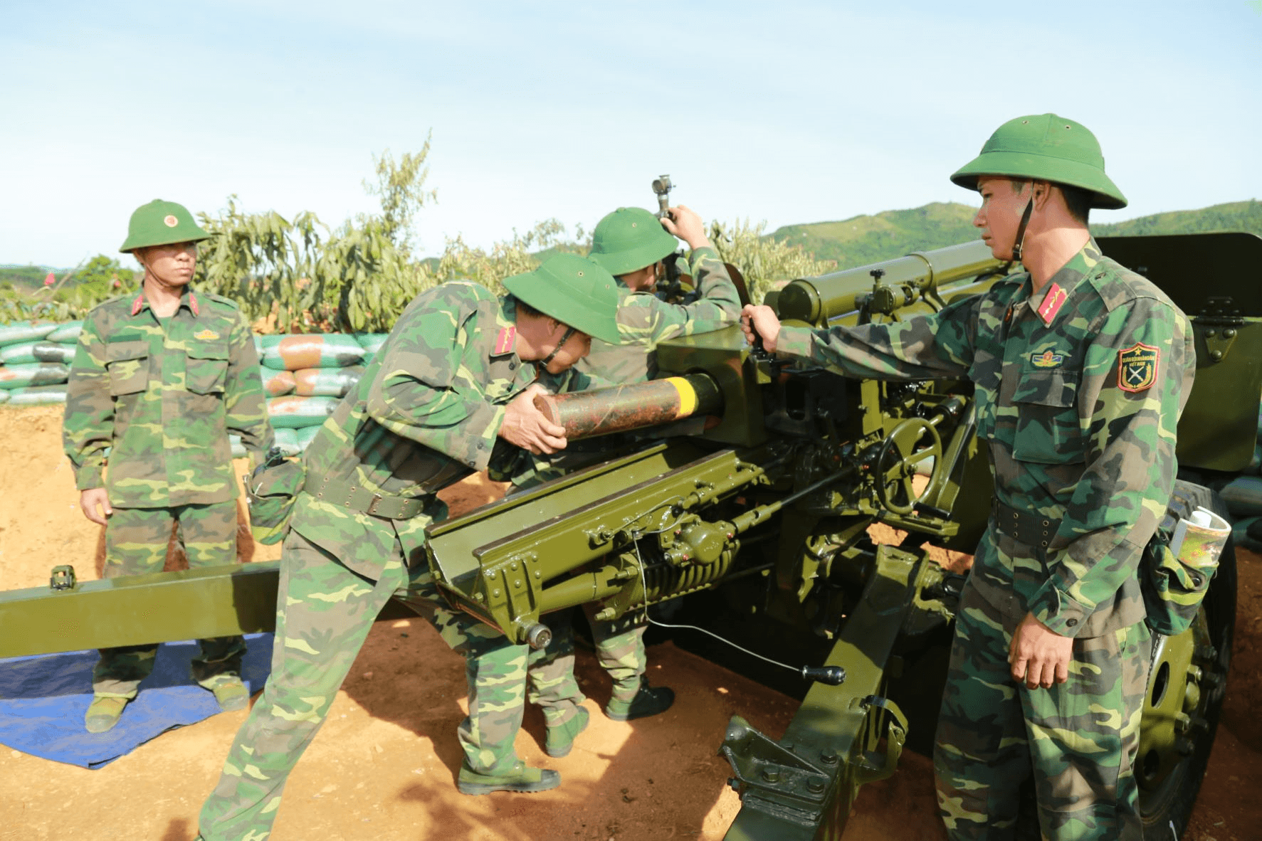 Thi đua huấn luyện, quyết tâm đánh thắng