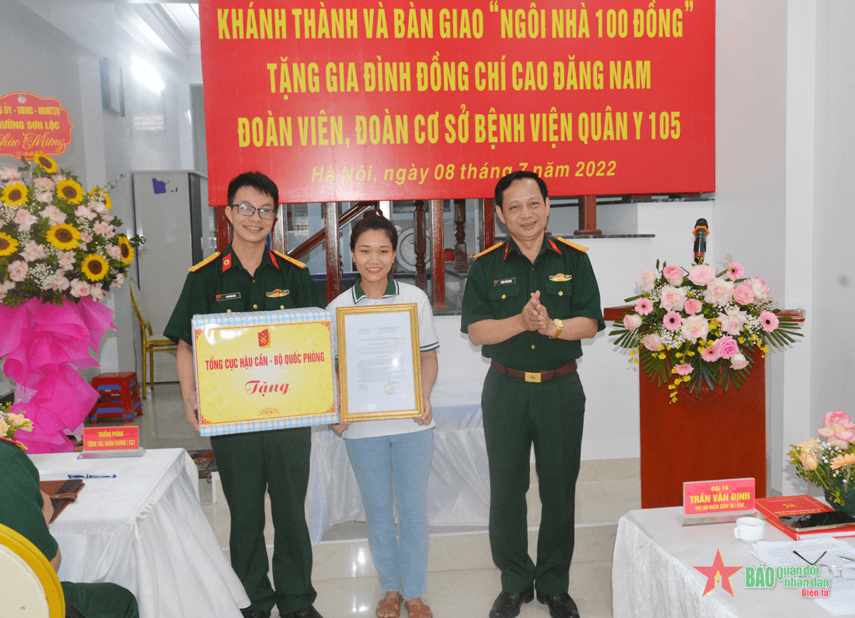 Tổng cục Hậu cần bàn giao “Ngôi nhà 100 đồng” tặng gia đình Thiếu tá Cao Đăng Nam