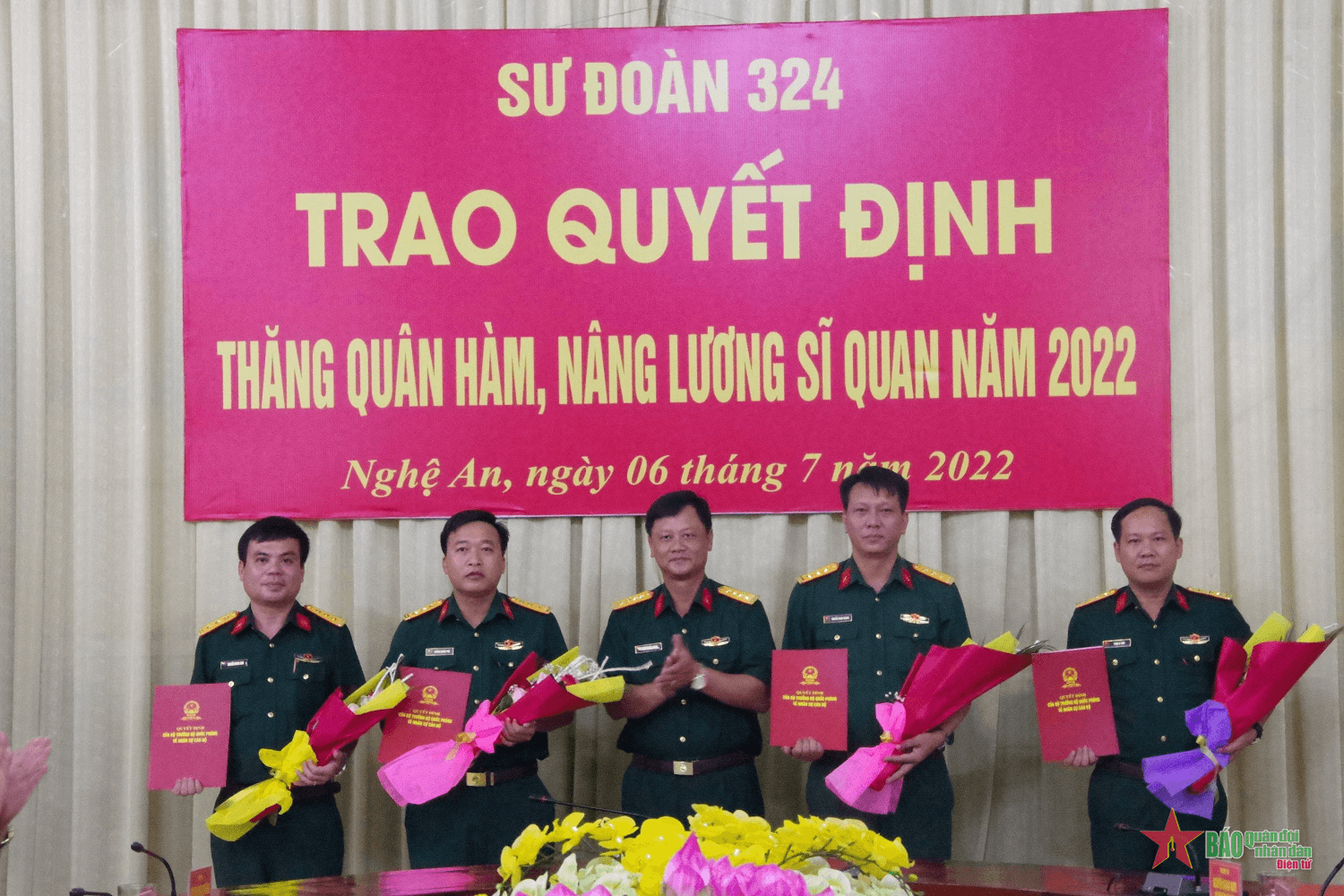 Mong niềm vui quân hàm mới ý nghĩa, tiết kiệm, trọn vẹn