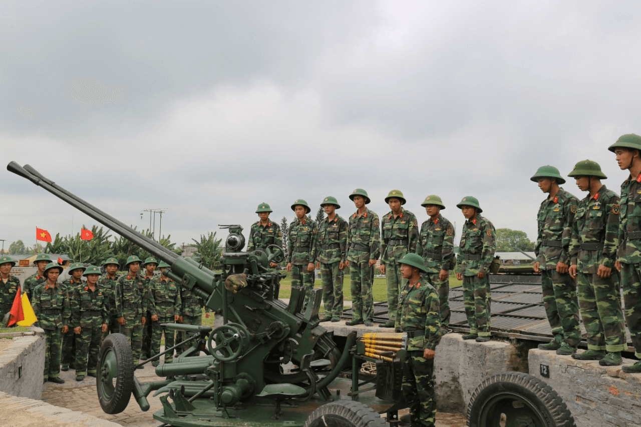 Nâng cao chất lượng huấn luyện, bảo vệ vững chắc vùng trời