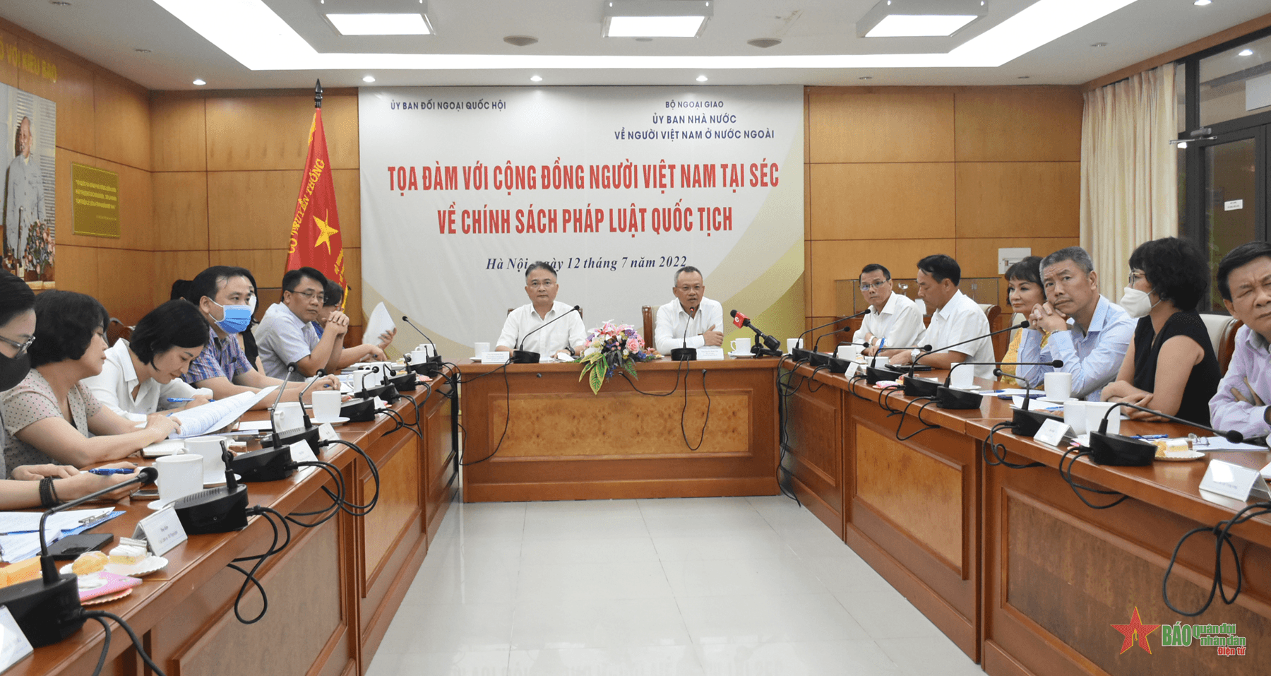 Tọa đàm với cộng đồng người Việt Nam tại Séc về chính sách pháp luật quốc tịch