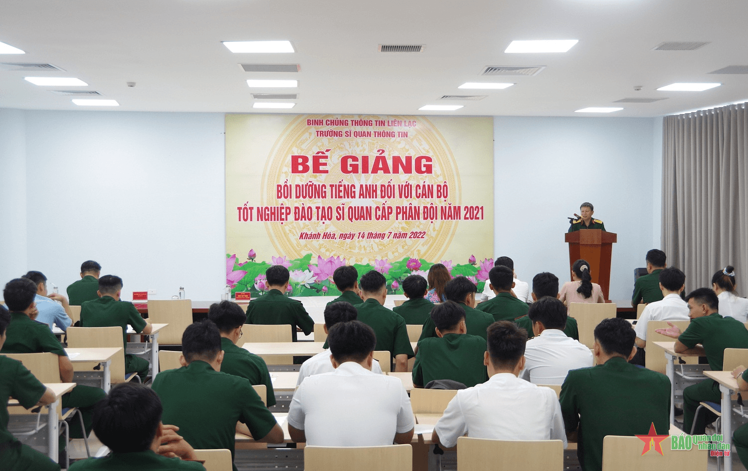 Bế giảng lớp đào tạo tiếng Anh trình độ B2 cho cán bộ, sĩ quan trong toàn quân