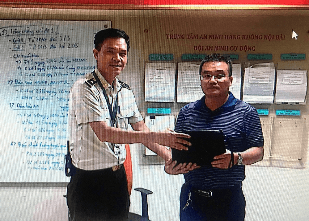 An ninh hàng không sân bay Nội Bài tìm lại tài sản giá trị cho hành khách