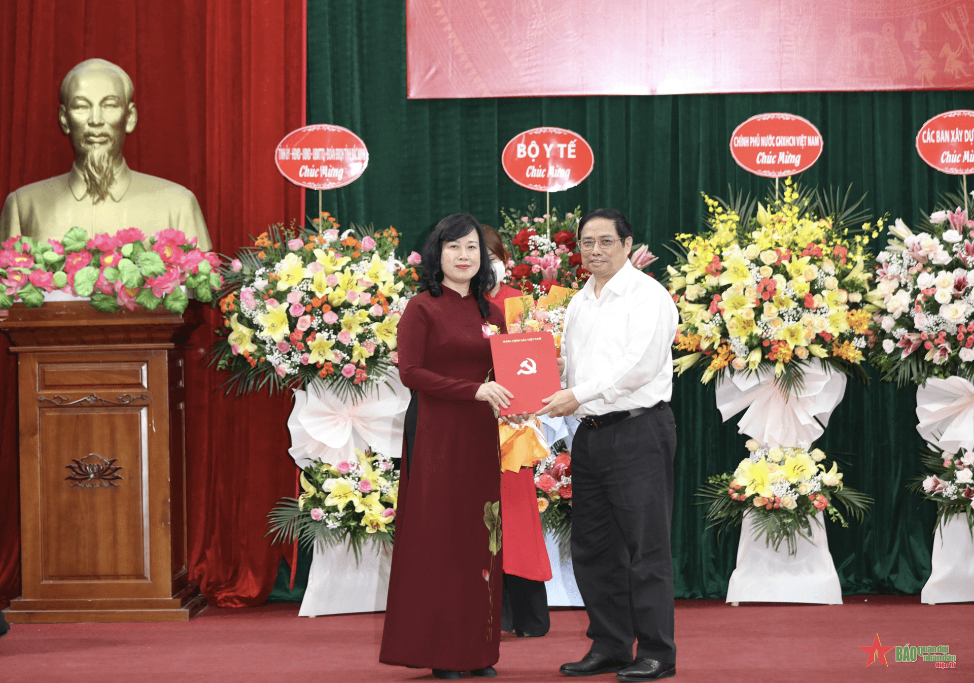 Thủ tướng Phạm Minh Chính trao Quyết định Bí thư Ban Cán sự Đảng, Quyền Bộ trưởng Bộ Y tế