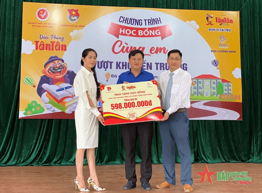 Gần 600 triệu đồng hỗ trợ các em học sinh khó khăn tại Đà Nẵng