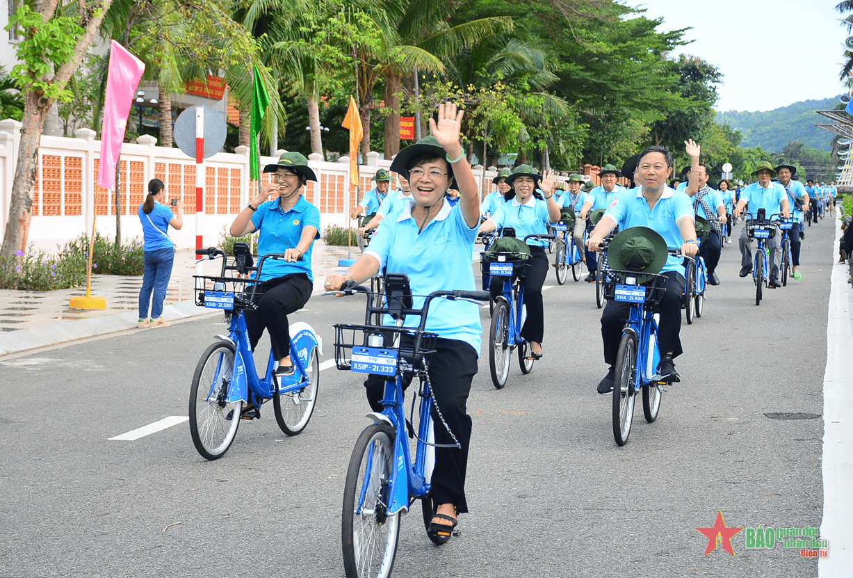 Sôi nổi hoạt động diễu hành xe đạp “Vì Côn Đảo xanh”