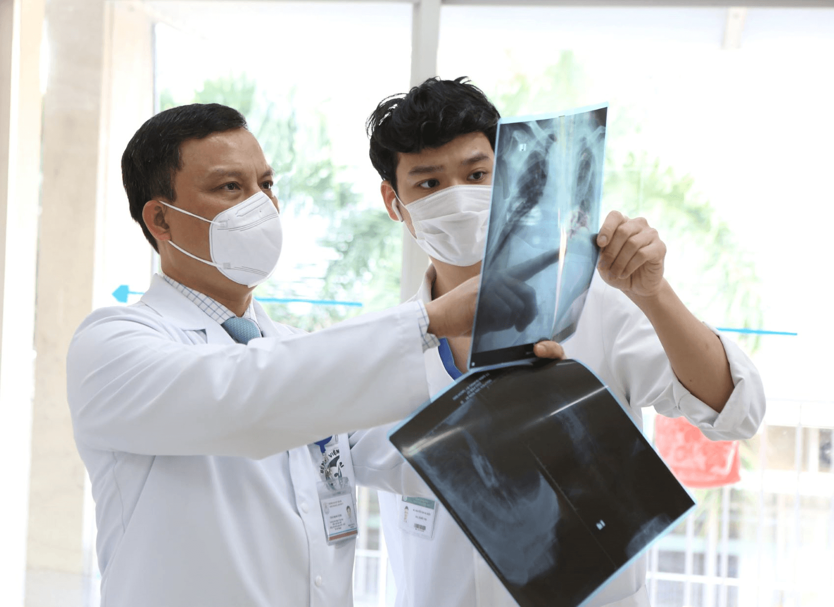 Vì sao cán bộ, nhân viên y tế bỏ việc?