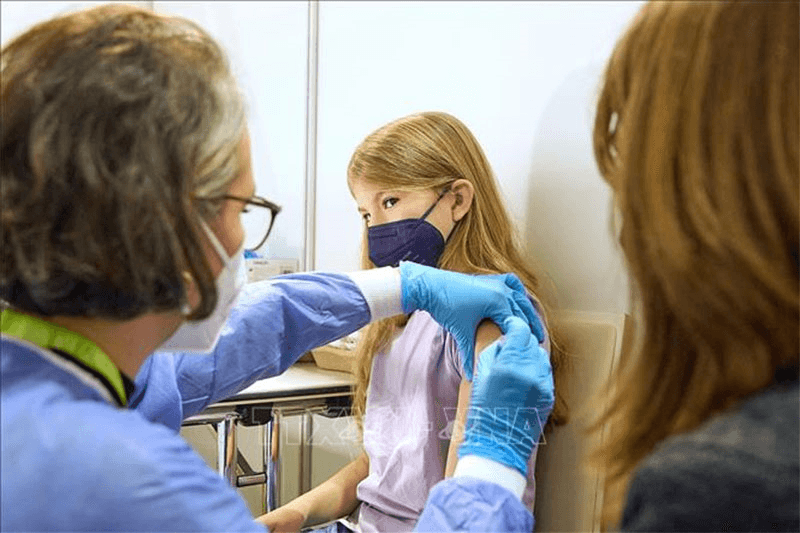 WHO khuyến cáo châu Âu đẩy nhanh tiêm vaccine