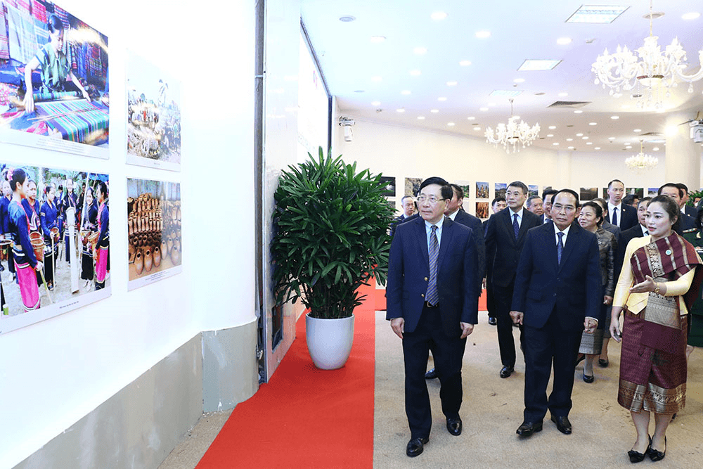 Khai mạc Triển lãm ảnh "Tình hữu nghị Lào - Việt Nam đời đời bền vững"