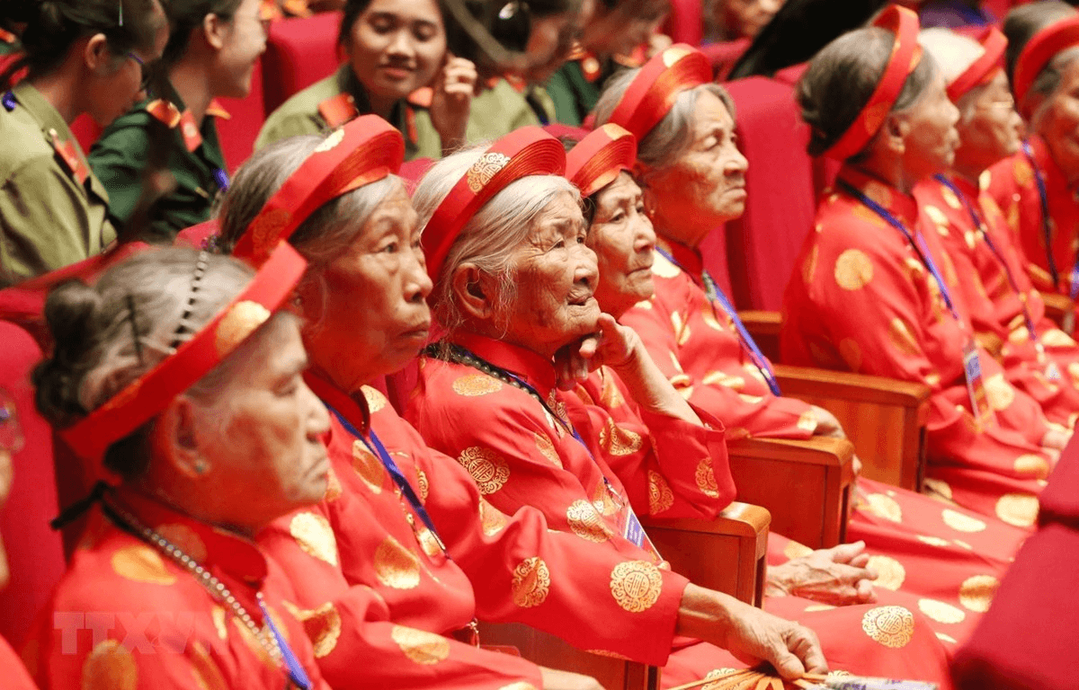 Đi chợ với mẹ