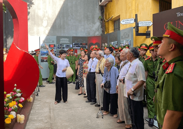 Thắp lên ngọn lửa tri ân các anh hùng, liệt sĩ