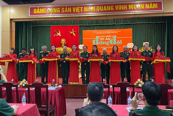 Trưng bày hơn 300 hình ảnh, hiện vật chủ đề “Tri ân đồng đội”