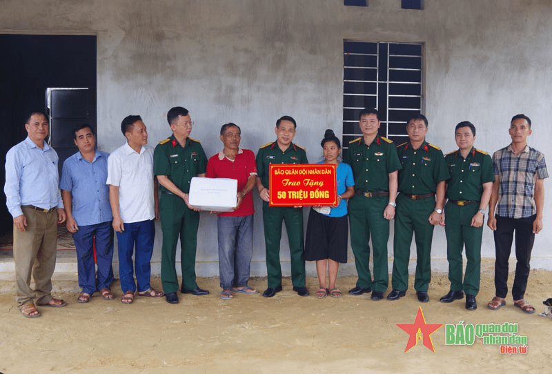 Báo Quân đội nhân dân trao nhà tình nghĩa tặng hộ nghèo trên địa bàn tỉnh Điện Biên