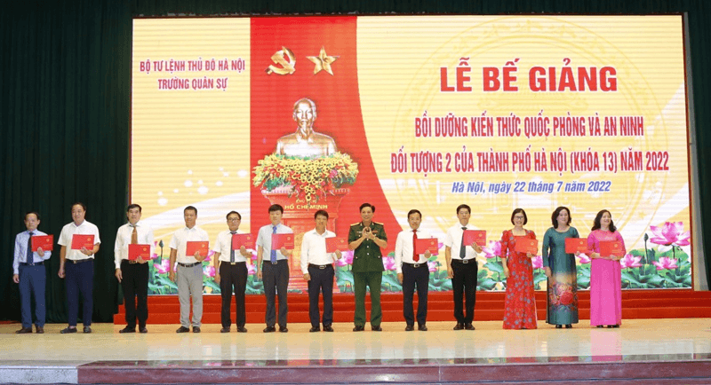 Hà Nội: Gần 100 cán bộ hoàn thành lớp bồi dưỡng kiến thức quốc phòng - an ninh