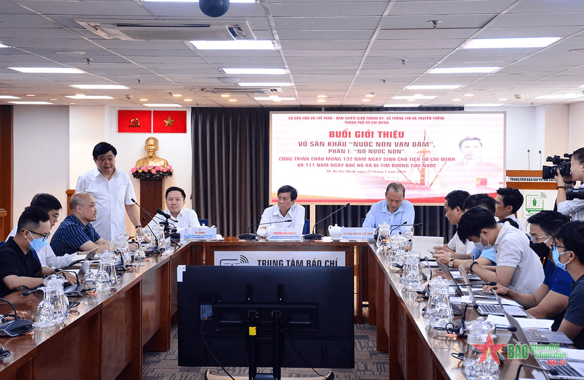 Giới thiệu vở sân khấu “Nước non vạn dặm”