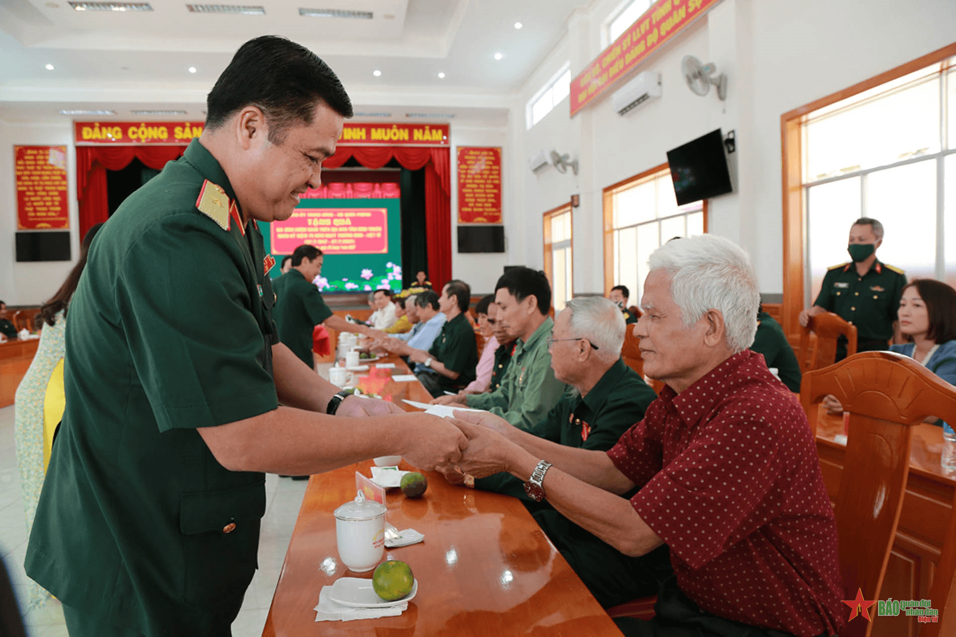 Các cơ quan, đơn vị, địa phương chăm lo người có công với cách mạng
