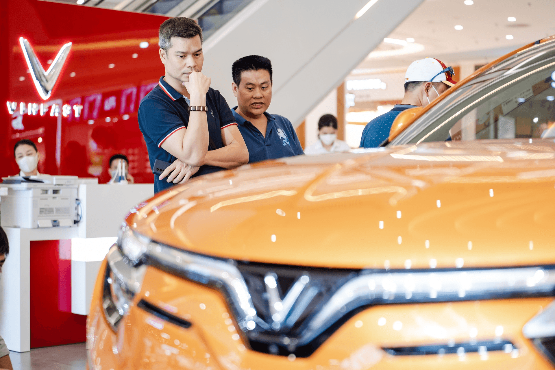 Cư dân Vinhomes hào hứng với cơ hội sống xanh đích thực khi cầm lái VF 8