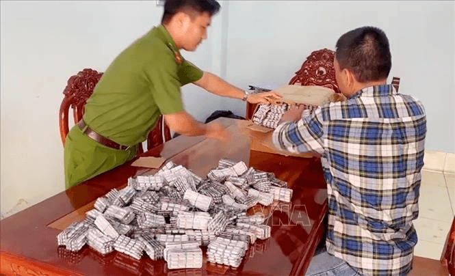 Tạm giữ 30.000 viên thuốc tân dược nghi nhập lậu