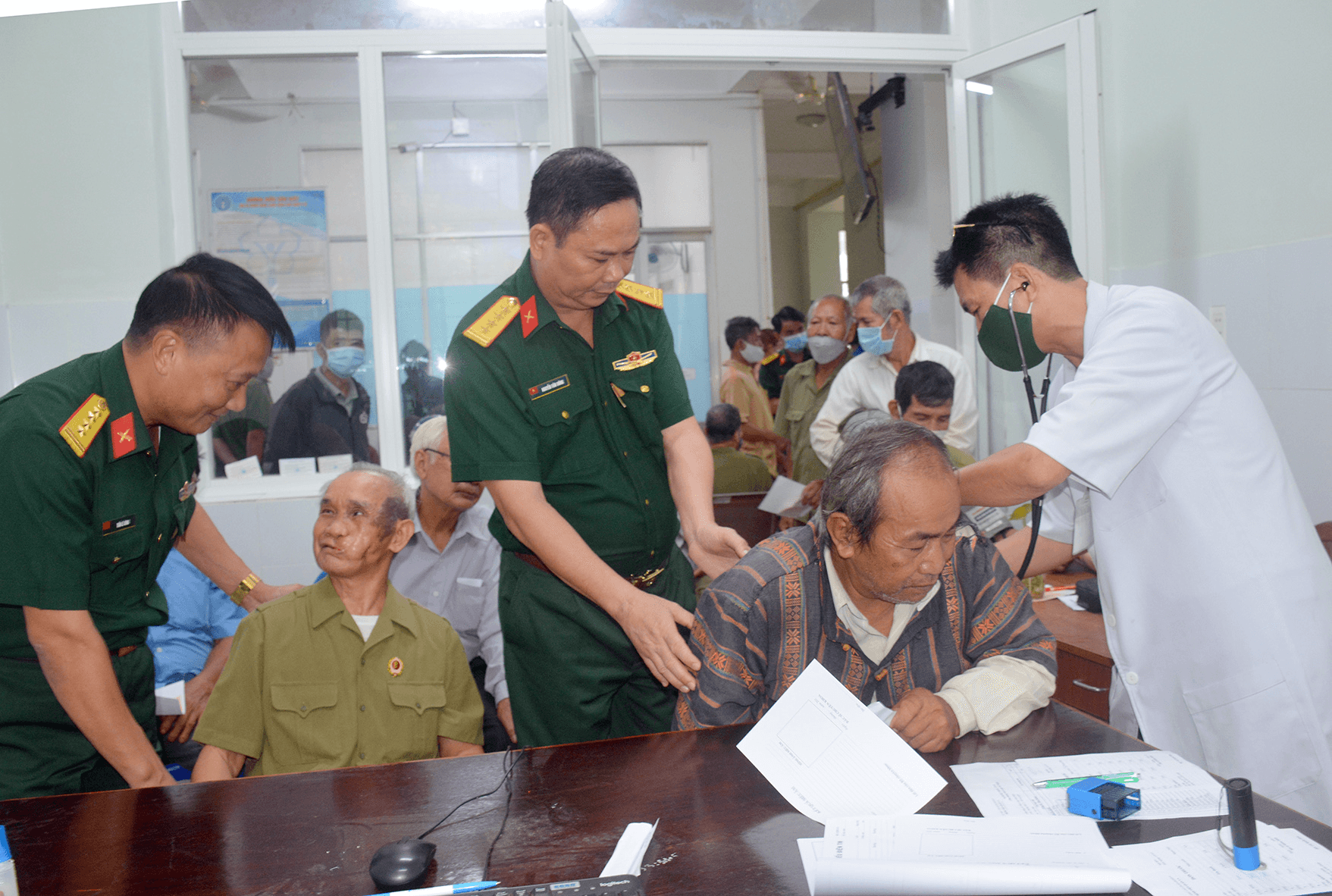Quân đoàn 4 tri ân nhân dân vùng căn cứ cách mạng