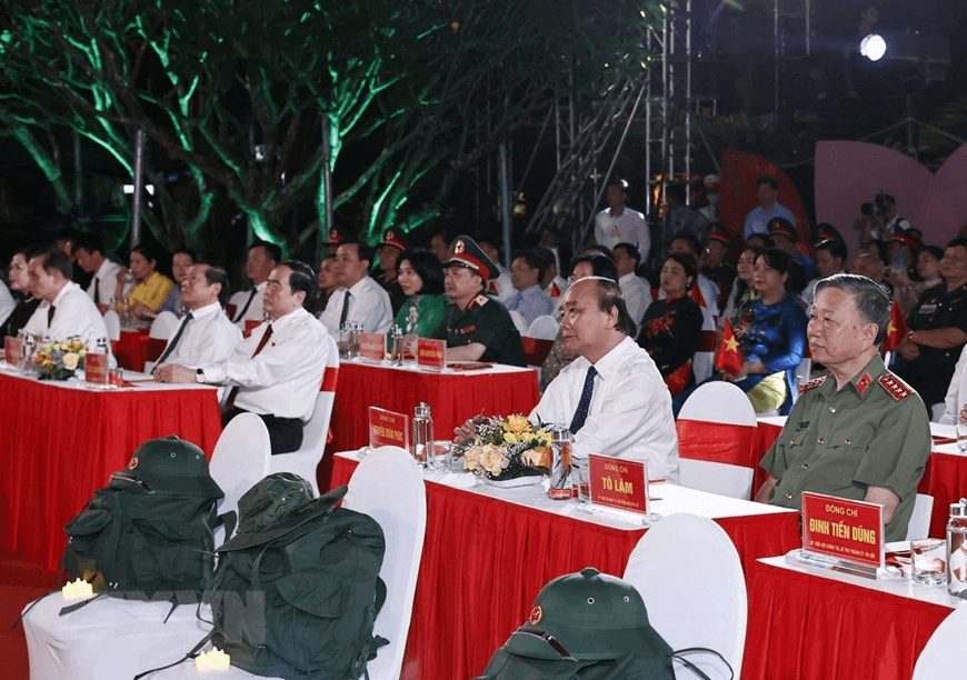 Lãnh đạo Đảng, Nhà nước dự Cầu truyền hình đặc biệt "Khúc tráng ca hòa bình"