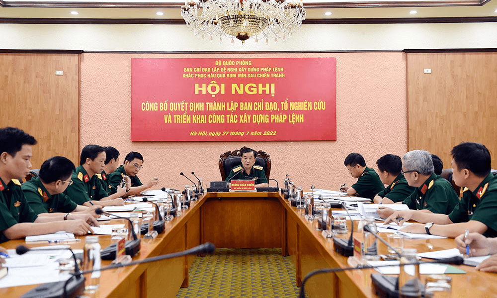 Công bố quyết định Ban chỉ đạo và Tổ nghiên cứu lập đề nghị xây dựng Pháp lệnh Khắc phục hậu quả bom, mìn sau chiến tranh