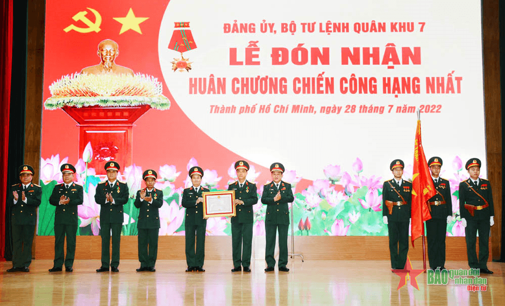 Quân khu 7 đón nhận Huân chương Chiến công hạng Nhất