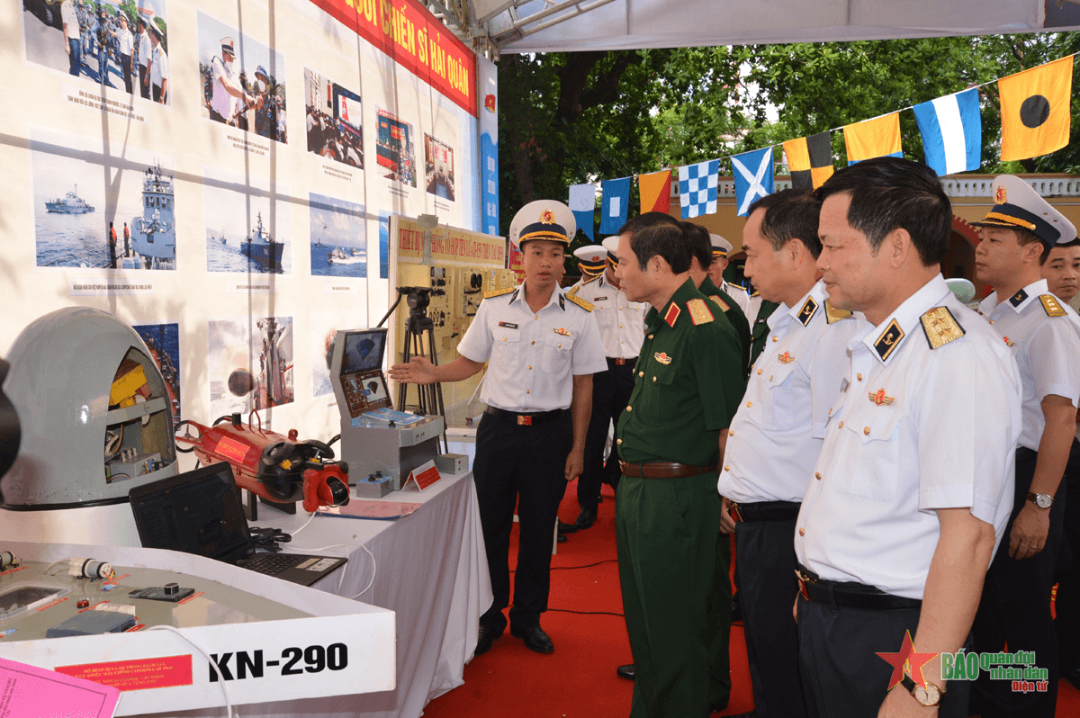 Thượng tướng Nguyễn Tân Cương dự, chỉ đạo hội nghị tổng kết Nghị quyết số 765 tại Quân chủng Hải quân