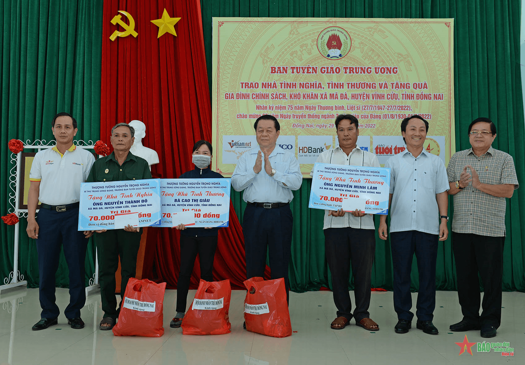Đồng chí Nguyễn Trọng Nghĩa thăm, trao tặng nhà tình nghĩa và tặng quà tại tỉnh Đồng Nai