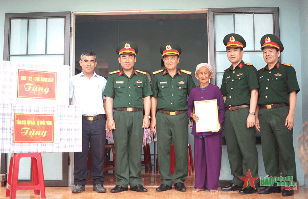 Niềm vui của người thương binh già