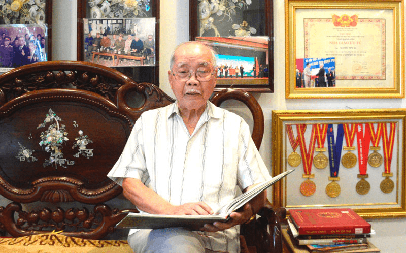 Ý chí trung kiên, sắt son của "hiệu trưởng"
