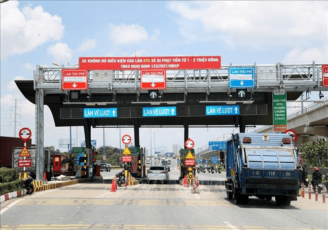 Hạn chế ùn tắc tại các trạm thu phí giao thông