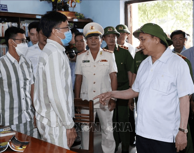 Chủ tịch nước Nguyễn Xuân Phúc kiểm tra công tác đặc xá tại Trại giam Xuân Lộc (Đồng Nai)