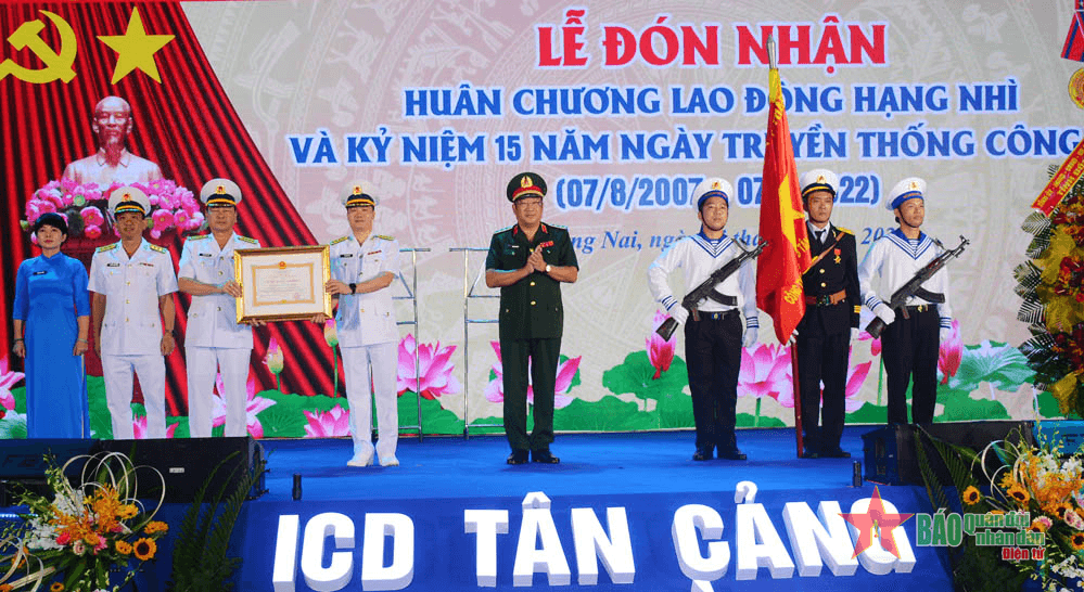 Công ty Cổ phần ICD Tân Cảng-Long Bình đón nhận Huân chương Lao động hạng Nhì
