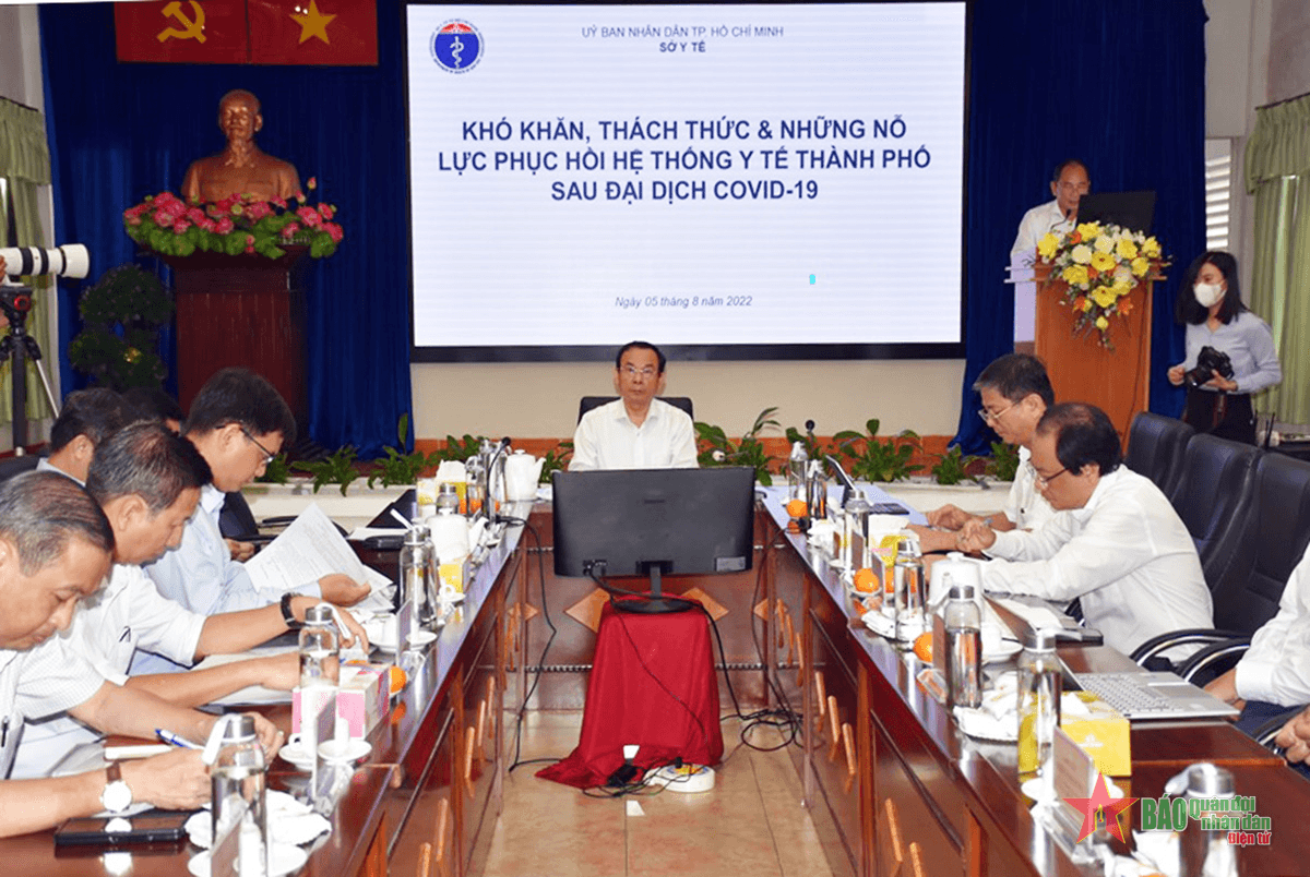Lãnh đạo TP Hồ Chí Minh gặp gỡ, động viên nhân viên y tế