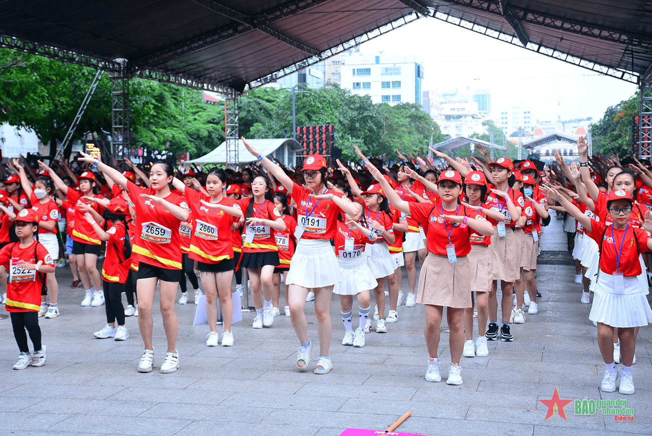 3.000 thiếu nhi đồng diễn flashmob lập kỷ lục Việt Nam