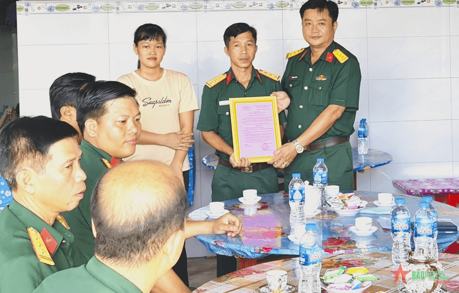 Những ngôi nhà ấm tình đồng đội