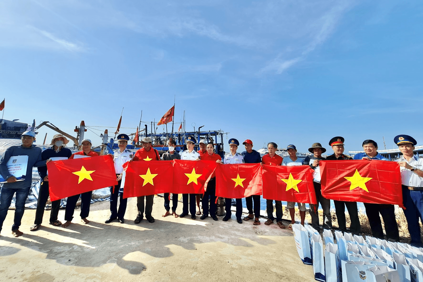 Cùng ngư dân Quảng Ngãi “nói không” với khai thác trái phép