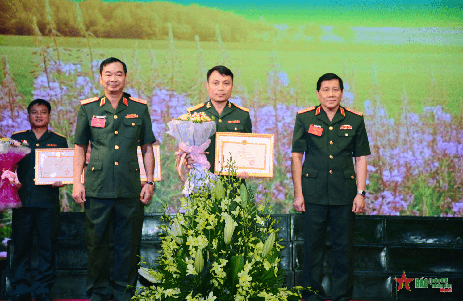 Quân đoàn 1 tuyên dương điển hình tiên tiến công tác đoàn và phong trào thanh niên