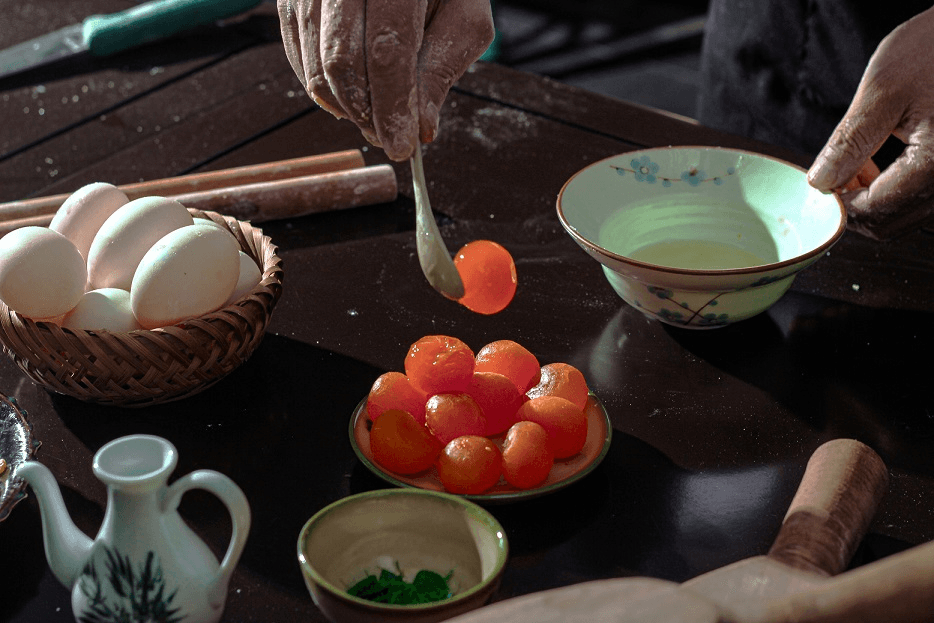 Almaz gói trọn tinh hoa ẩm thực Hà Thành với dòng bánh trung thu thủ công “Song Lân khai phúc”